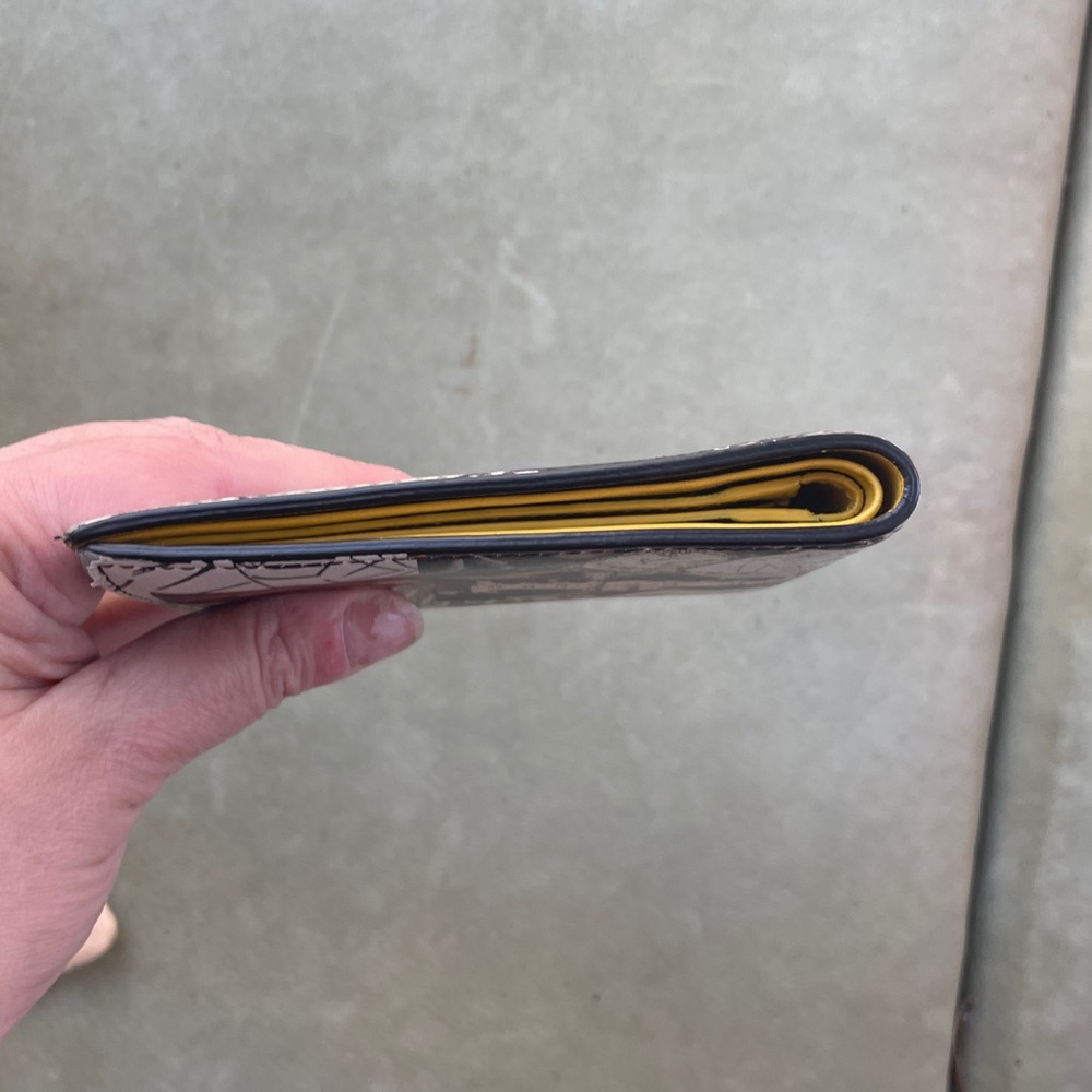 FENDI X Karl Lagerfeld Wallet collaboration 🖤💛 - Picture 6 of 6